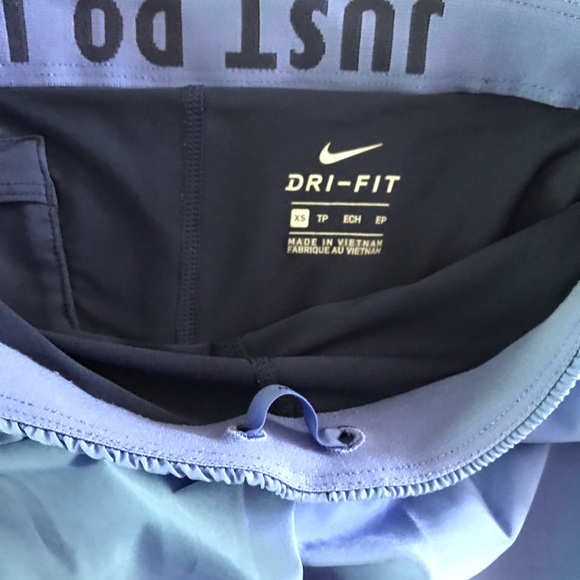 Nike dri-fit bundle shorts with built in tights - Picture 7 of 8